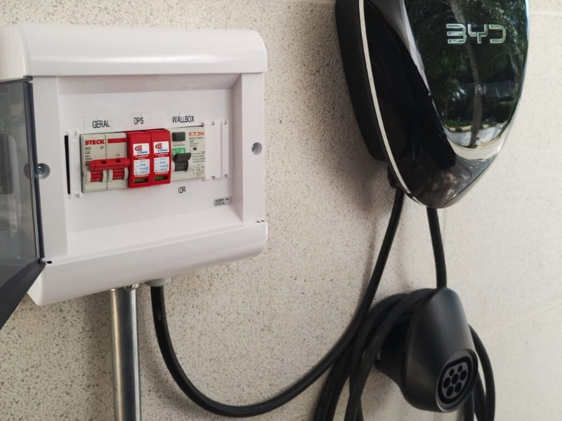 BYD carregando em residência - substituir por imagem real